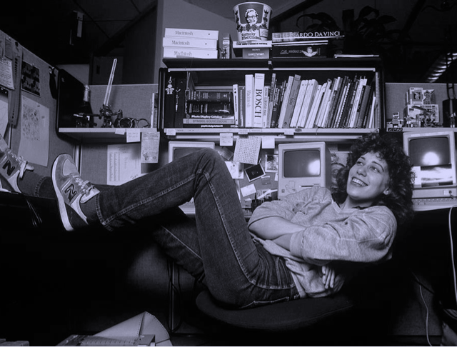 susan kare sentada en oficina